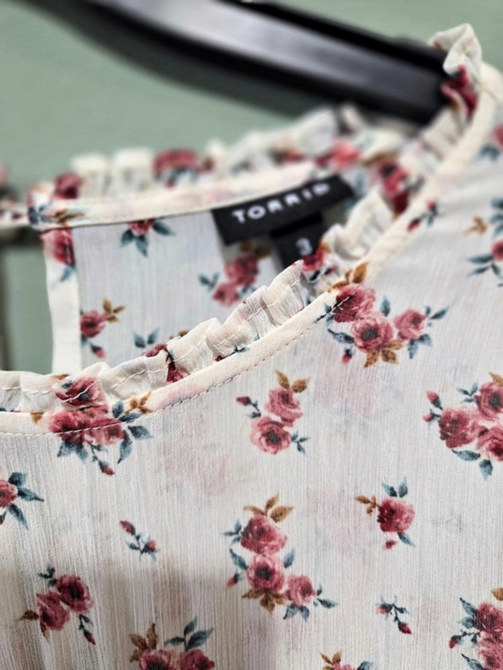 Torrid Floral Smocked Short Sleeve Blouse in White & Pink Like New - Picture 2 of 2